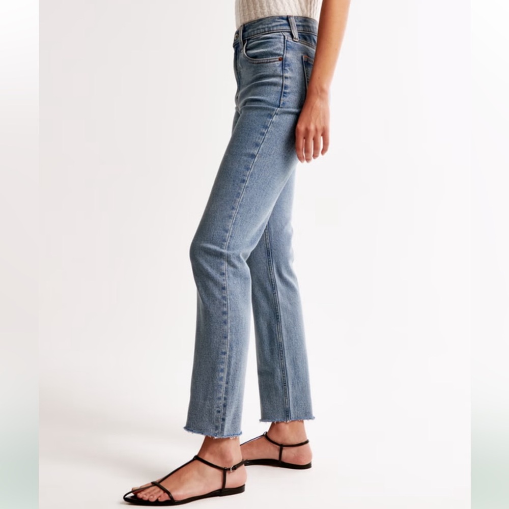 Abercrombie Ultra High Rise Ankle Straight Jean - Picture 4 of 11